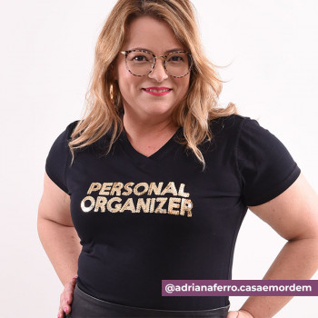 Camiseta Personal Organizer Baby Look Preta com Dourado Tam GG